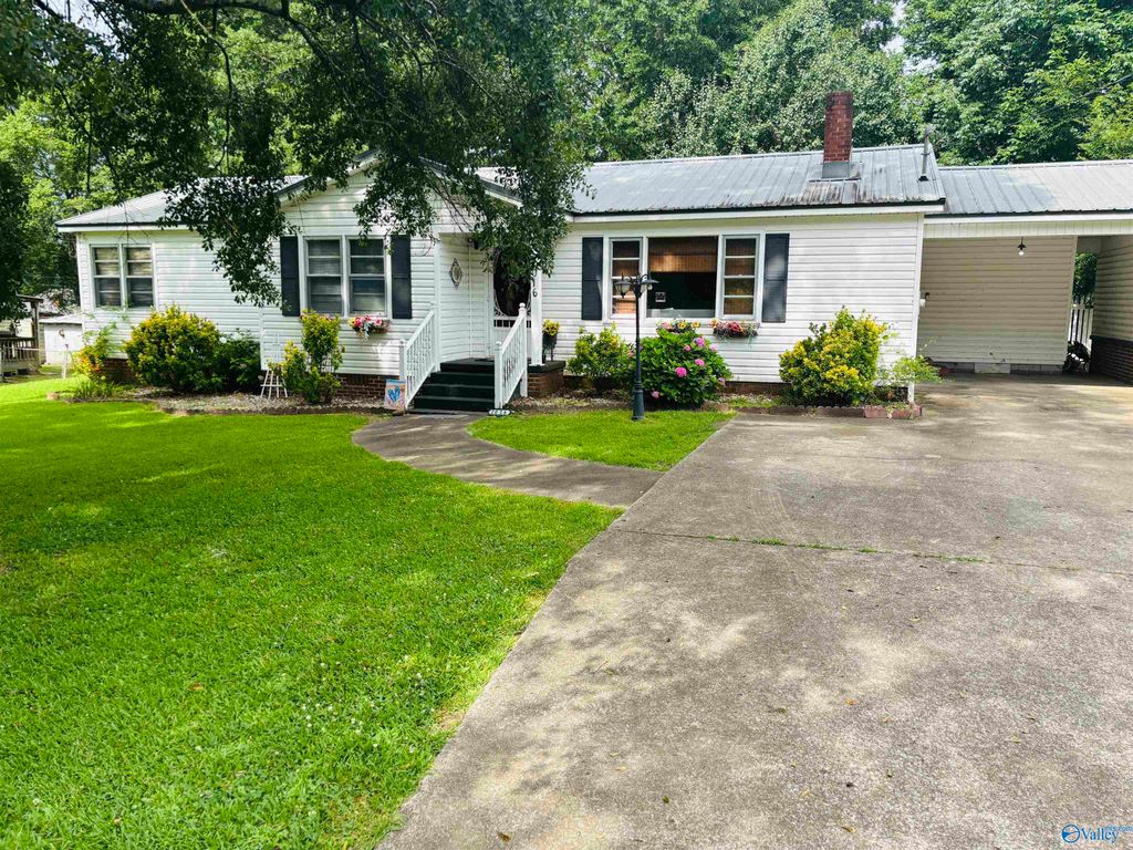 2016 Noccalula Road, Gadsden, AL 35904