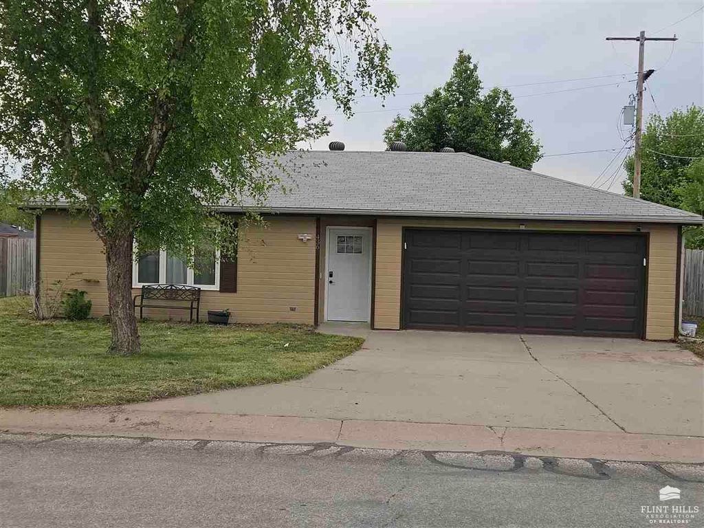 436 N Park Street, Ogden, KS 66517