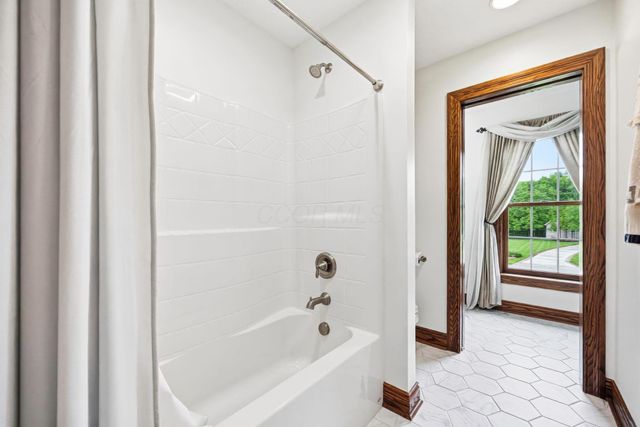 16725 Raintree Drive, Marysville, OH 43040