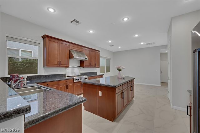 7970 Carson Creek Street, Las Vegas, NV 89113
