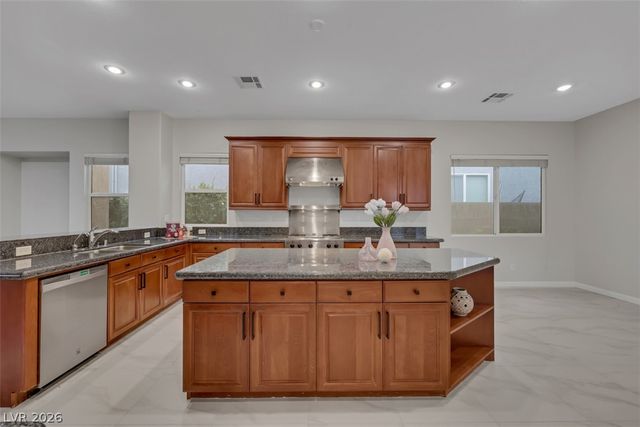 7970 Carson Creek Street, Las Vegas, NV 89113