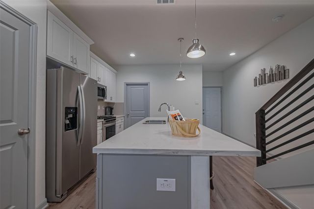 3540 Rebecca Street, Houston, TX 77021