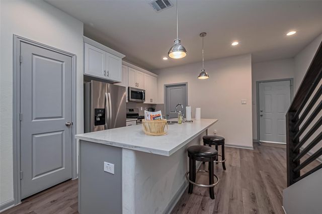 3540 Rebecca Street, Houston, TX 77021