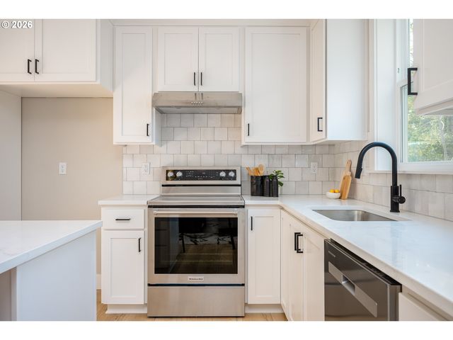 8431 Ne Hassalo St, Portland, OR 97220