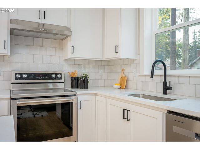 8431 Ne Hassalo St, Portland, OR 97220