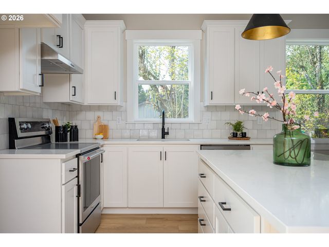 8431 Ne Hassalo St, Portland, OR 97220