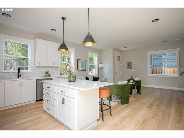 8431 Ne Hassalo St, Portland, OR 97220