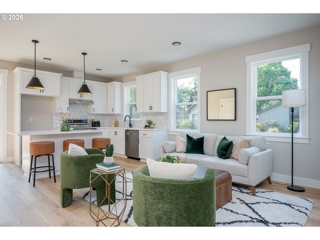8431 Ne Hassalo St, Portland, OR 97220