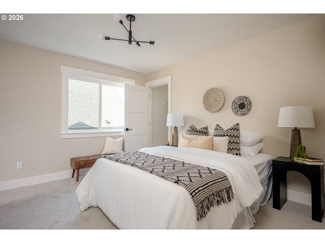 8431 Ne Hassalo St, Portland, OR 97220