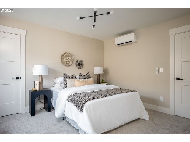 8431 Ne Hassalo St, Portland, OR 97220