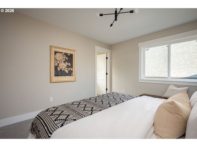 8431 Ne Hassalo St, Portland, OR 97220