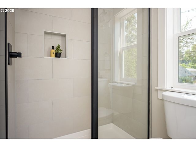 8431 Ne Hassalo St, Portland, OR 97220