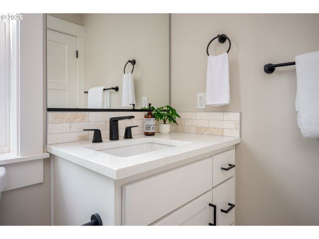 8431 Ne Hassalo St, Portland, OR 97220