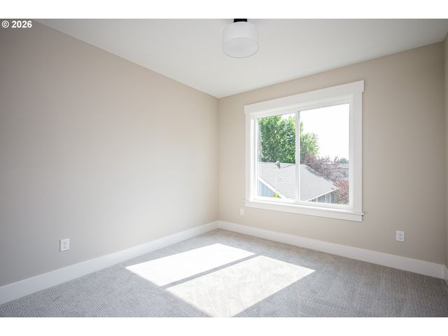 8431 Ne Hassalo St, Portland, OR 97220