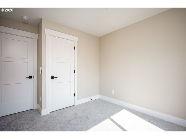 8431 Ne Hassalo St, Portland, OR 97220