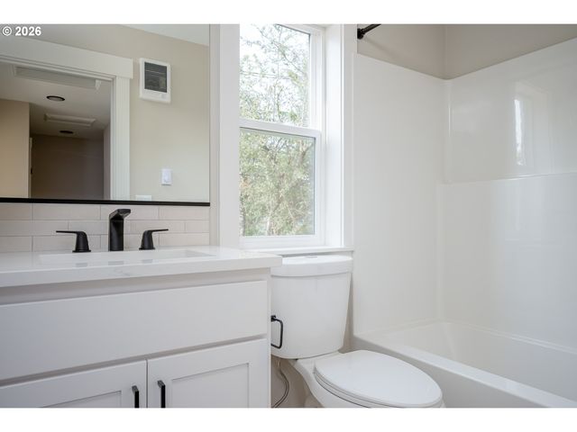 8431 Ne Hassalo St, Portland, OR 97220