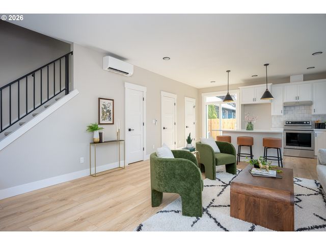 8431 Ne Hassalo St, Portland, OR 97220