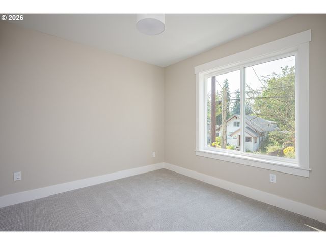 8431 Ne Hassalo St, Portland, OR 97220