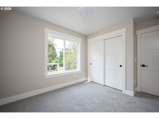 8431 Ne Hassalo St, Portland, OR 97220