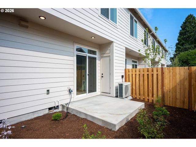 8431 Ne Hassalo St, Portland, OR 97220