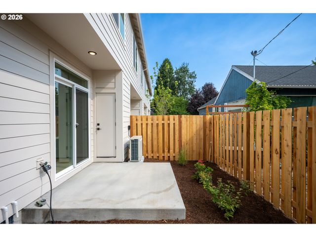 8431 Ne Hassalo St, Portland, OR 97220