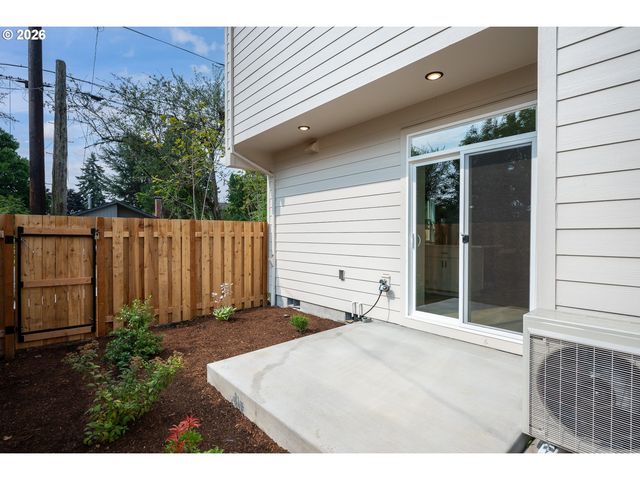 8431 Ne Hassalo St, Portland, OR 97220