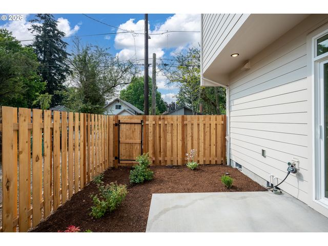 8431 Ne Hassalo St, Portland, OR 97220