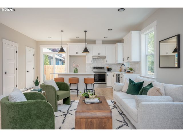 8431 Ne Hassalo St, Portland, OR 97220