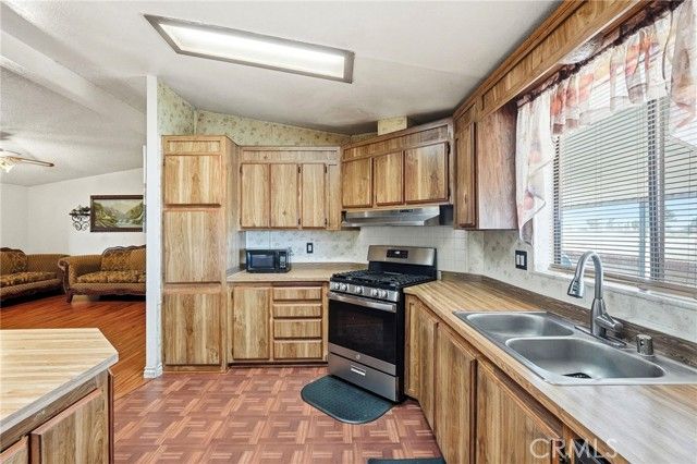 2121 E I 10, Lancaster, CA 93535