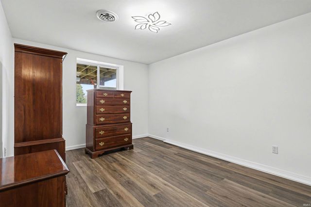10050 Roszalka Court, Granger, IN 46530