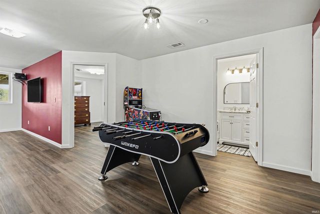 10050 Roszalka Court, Granger, IN 46530