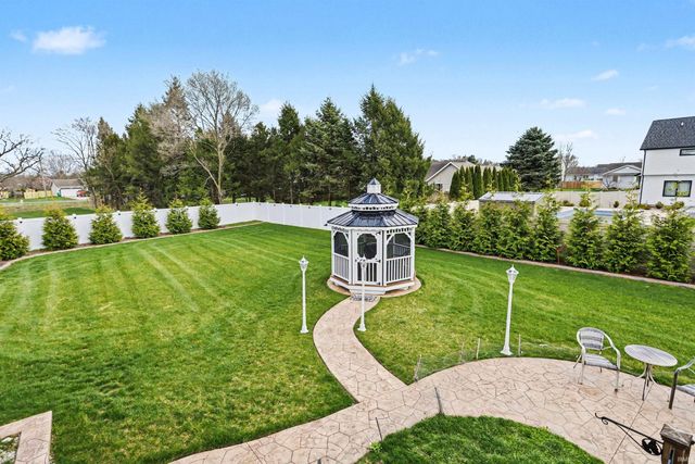 10050 Roszalka Court, Granger, IN 46530