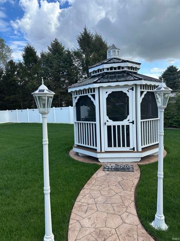 10050 Roszalka Court, Granger, IN 46530