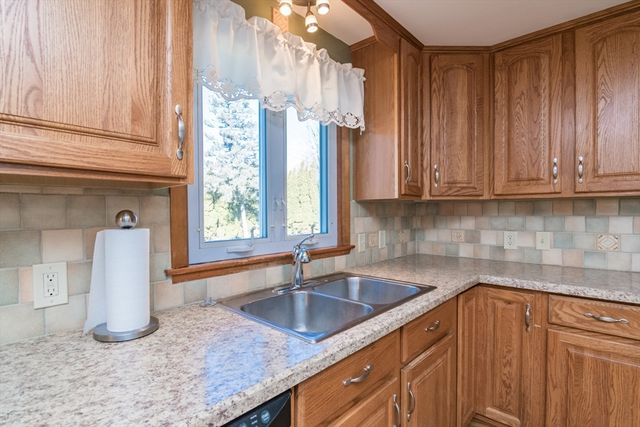 15 Stillwater Rd, Deerfield, MA 01373