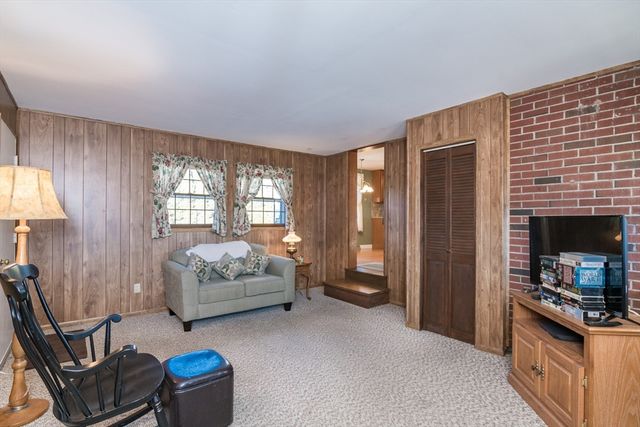 15 Stillwater Rd, Deerfield, MA 01373