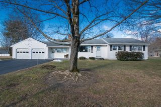 15 Stillwater Rd, Deerfield, MA 01373