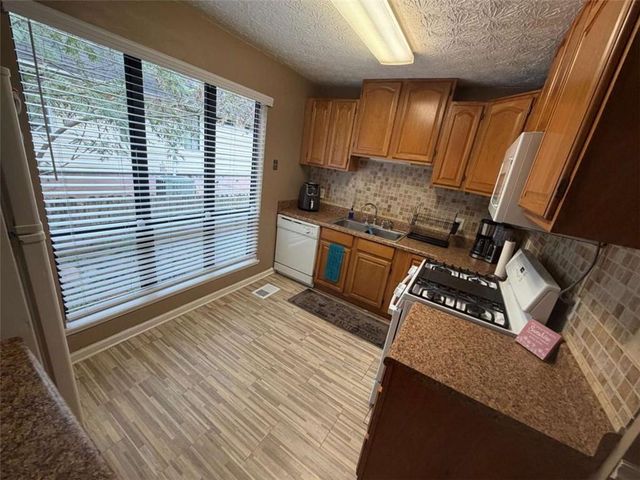 909 Forest Pointe Way, Jonesboro, GA 30238
