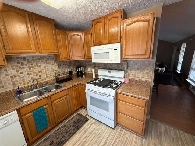 909 Forest Pointe Way, Jonesboro, GA 30238