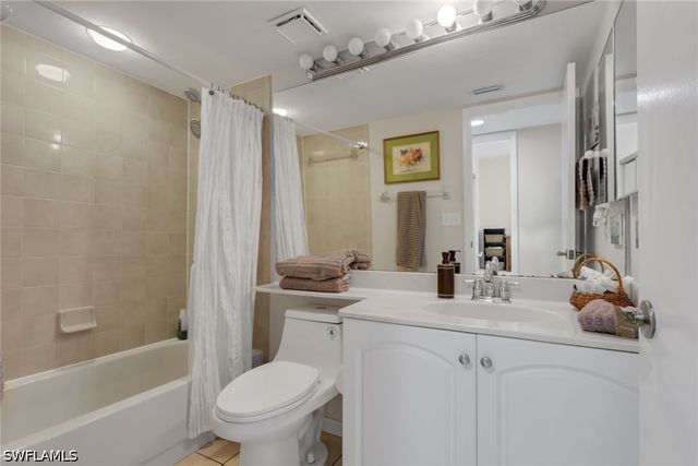 5770 Trailwinds DR 213, Fort Myers, FL 33907