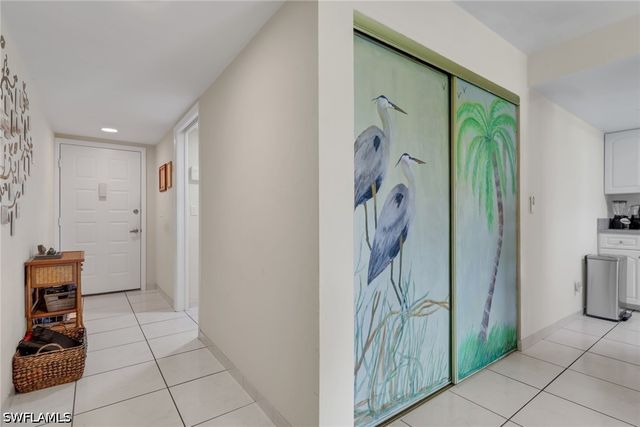 5770 Trailwinds DR 213, Fort Myers, FL 33907
