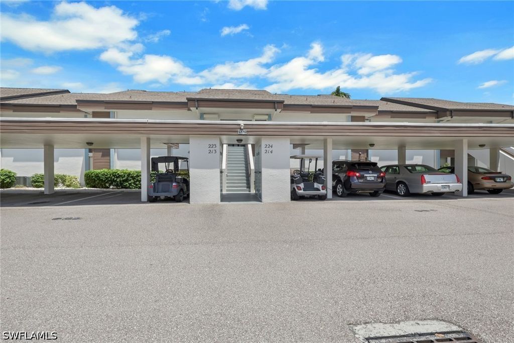 5770 Trailwinds DR 213, Fort Myers, FL 33907