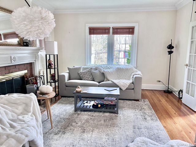 11 Pleassant Ave, White Plains, NY 10605