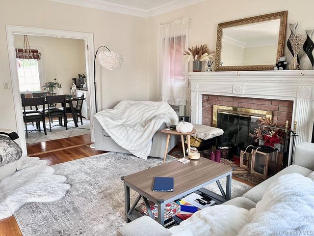 11 Pleassant Ave, White Plains, NY 10605