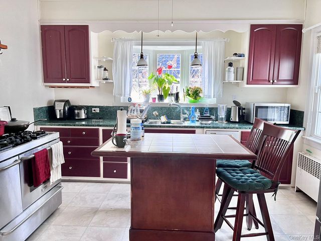 11 Pleassant Ave, White Plains, NY 10605