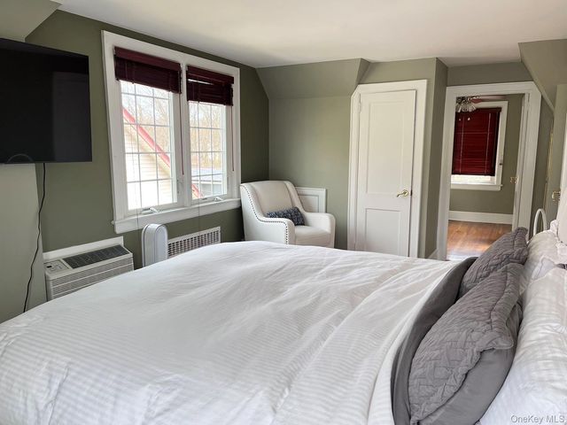 11 Pleassant Ave, White Plains, NY 10605