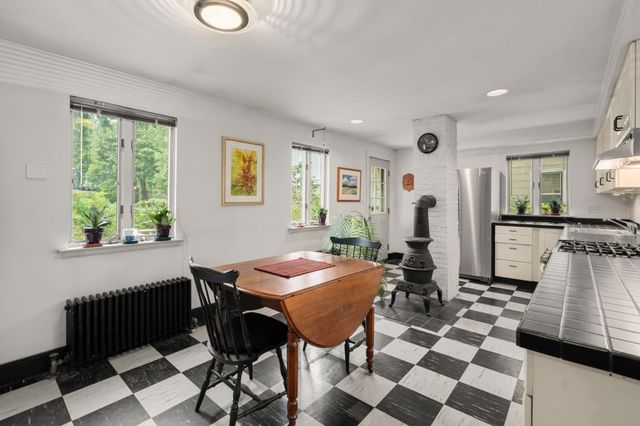 89 Dover St, Somerville, MA 02144