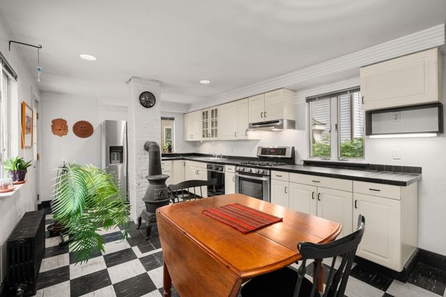 89 Dover St, Somerville, MA 02144