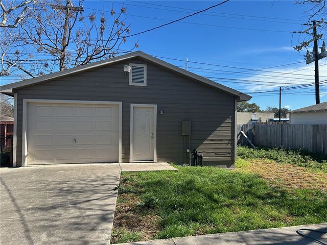 1546 Wynwood St, Corpus Christi, TX 78415