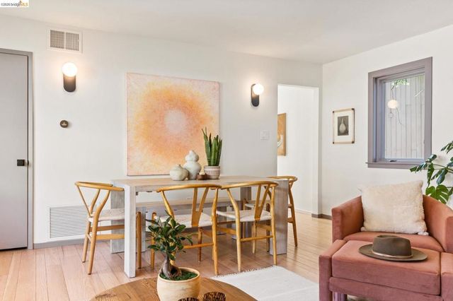 7403 Skyline Blvd, Oakland, CA 94611