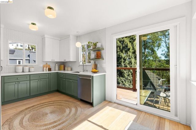 7403 Skyline Blvd, Oakland, CA 94611